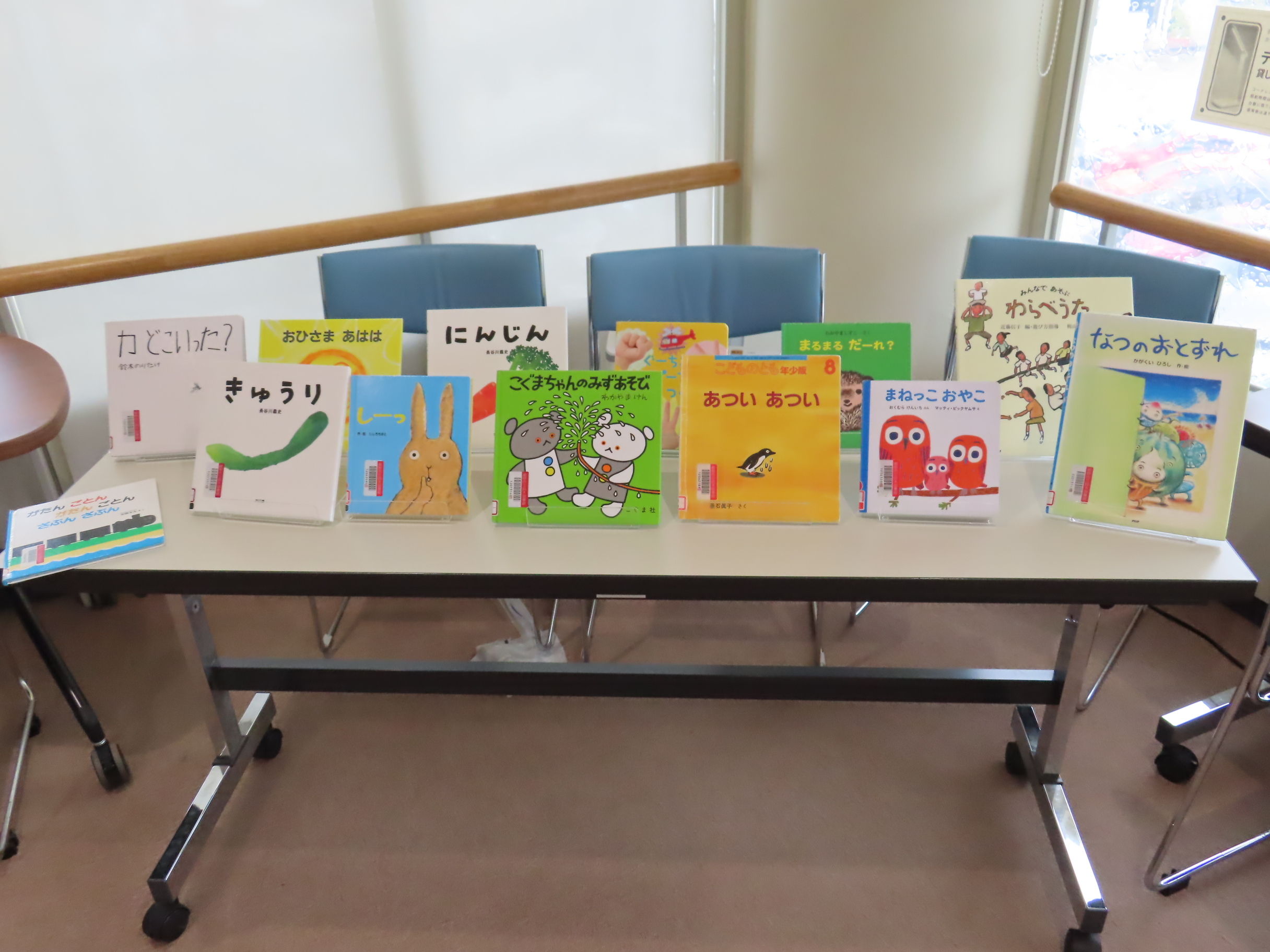 会場に用意した季節のおすすめ絵本13冊