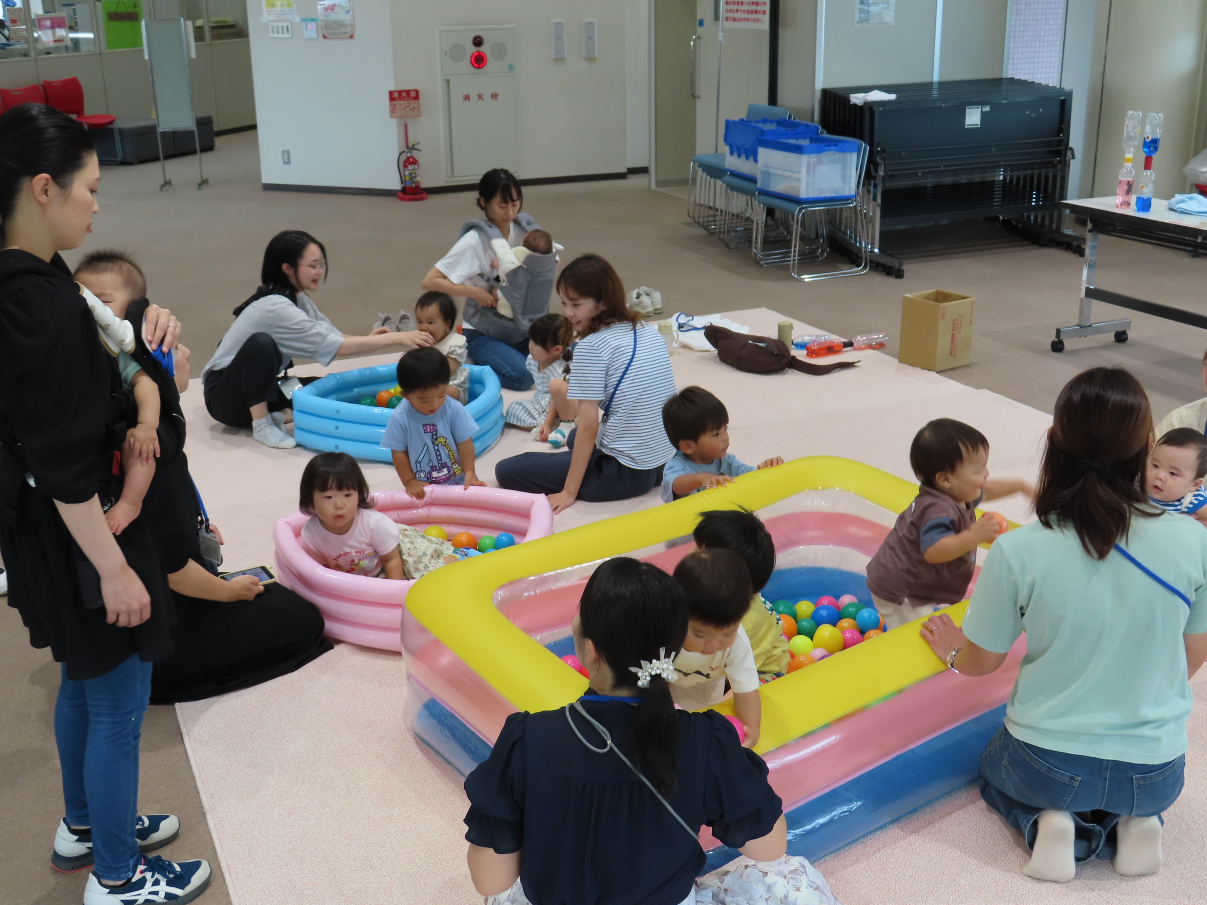 ボールプールを楽しむお子様たち