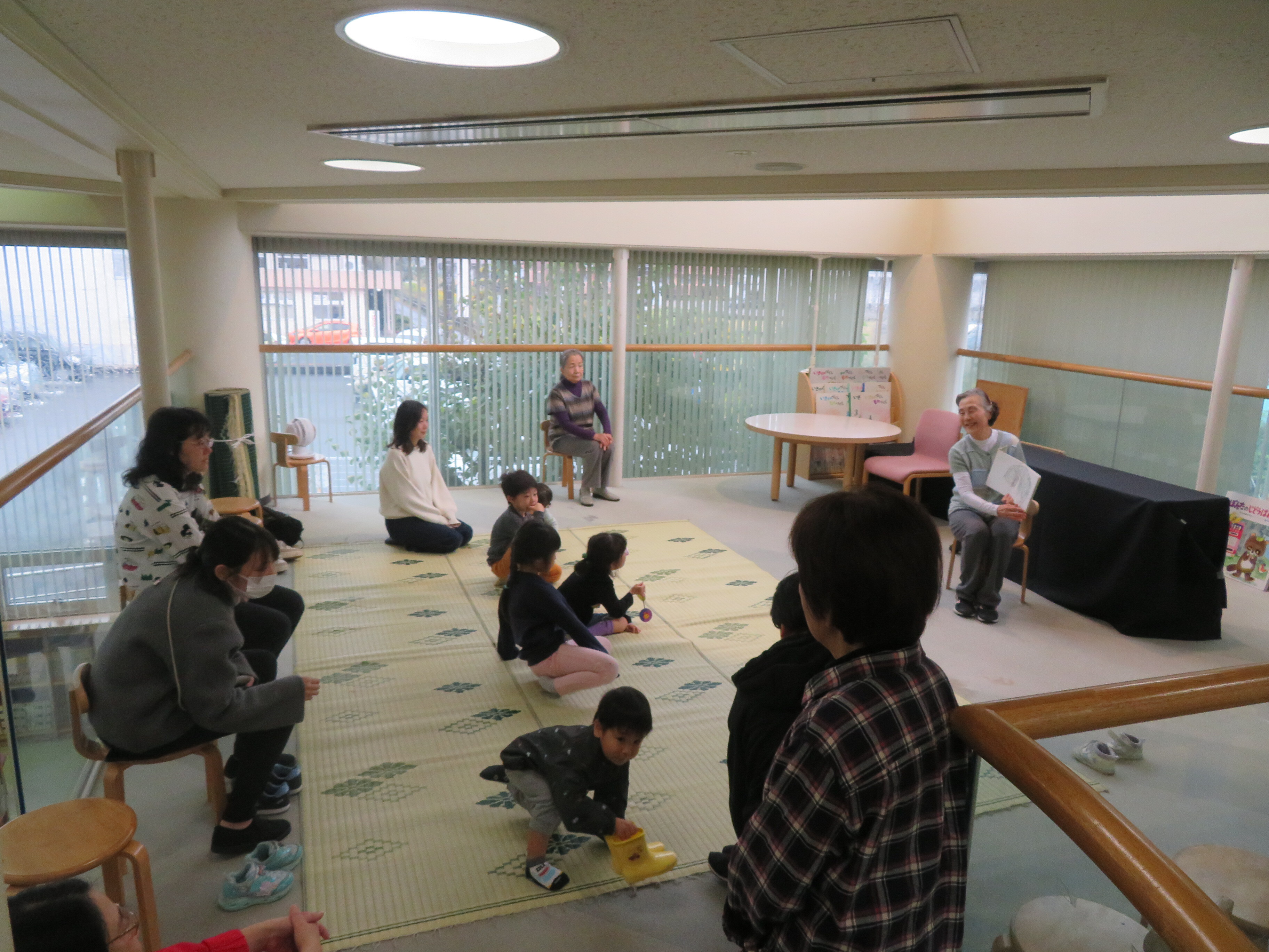 昨年度の鈴木図書館まつりのおはなし会の様子